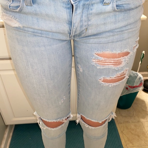 Light wash American Eagle Jeans - Picture 6 of 6